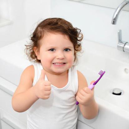 U kojoj dobi djeca četkaju zube i kako?