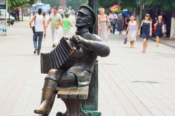 Spomenik harmoniku Saratov: u nadi da će oživjeti jedinstveni instrument