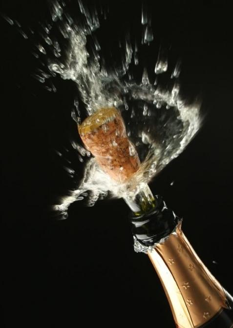 Izvorno ukrašavanje boca šampanjca za vjenčanje.